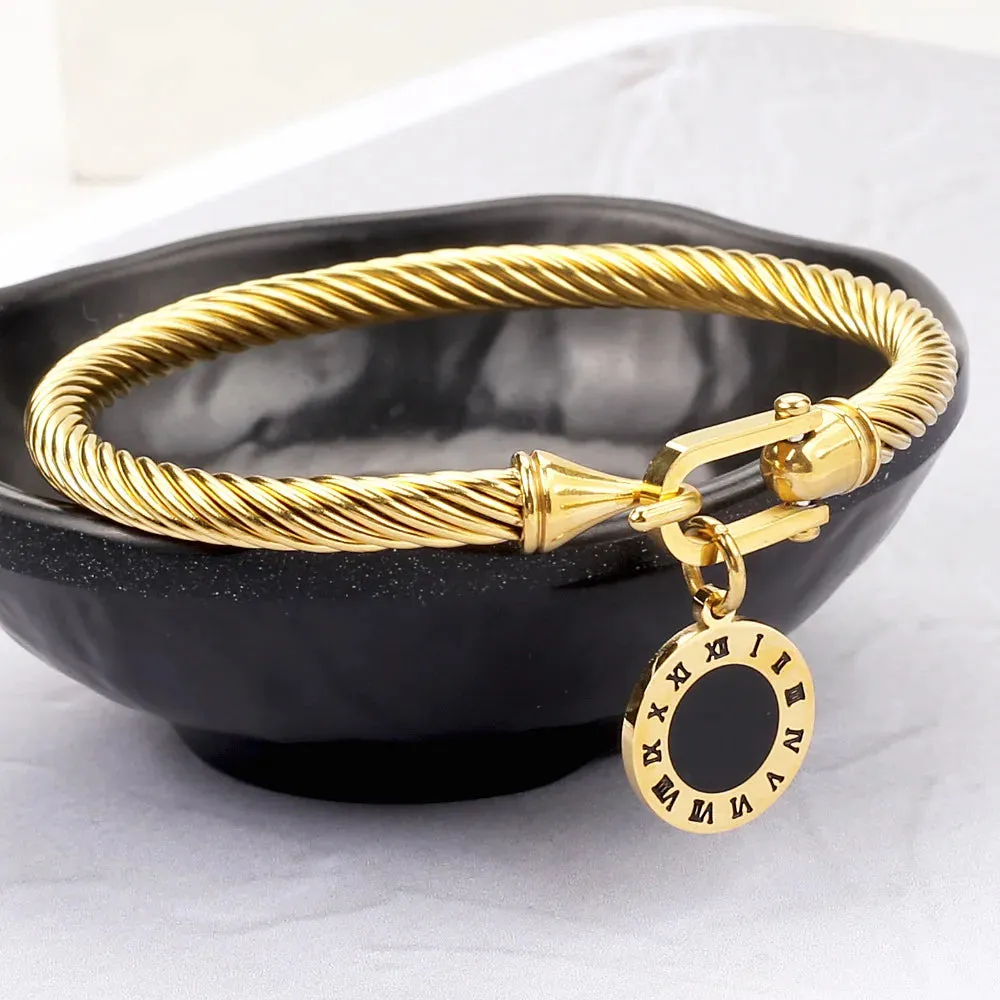 JC - Women's Shell Bracelet: Fashionable black shell design, stainless steel jewelry