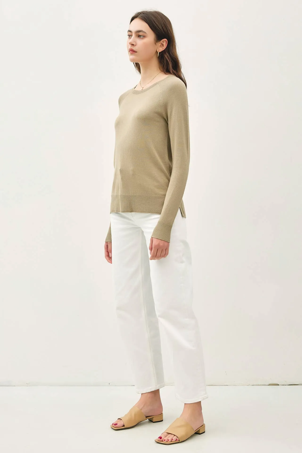 LIGHTWEIGHT ROUND NECK RAGLAN LONG SLEEVE SWEATER
